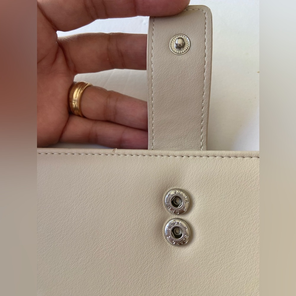 Mundi Wallets | Personal Secretary - Picture 2 of 16